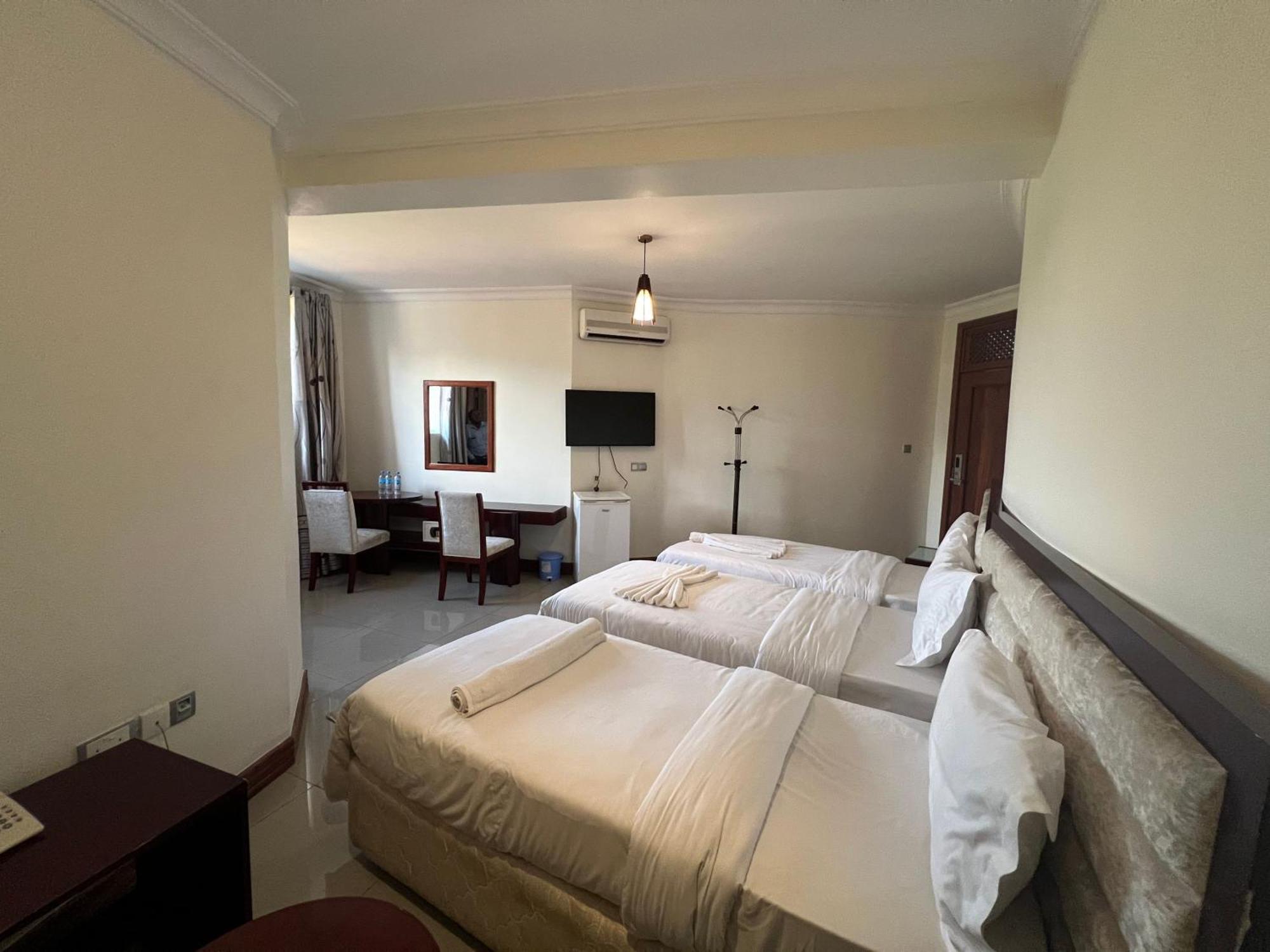 Nejobugg Palace Hotel Nkoanrua Eksteriør billede
